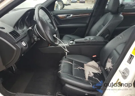 2010 Mercedes-Benz C 350 из США, поврежденный, VIN WDDGF5GB0AR111765